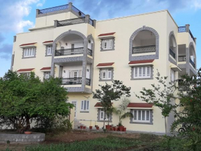 Casa Romana- Indulgent Comfort in Lake and Hill View Rooms
